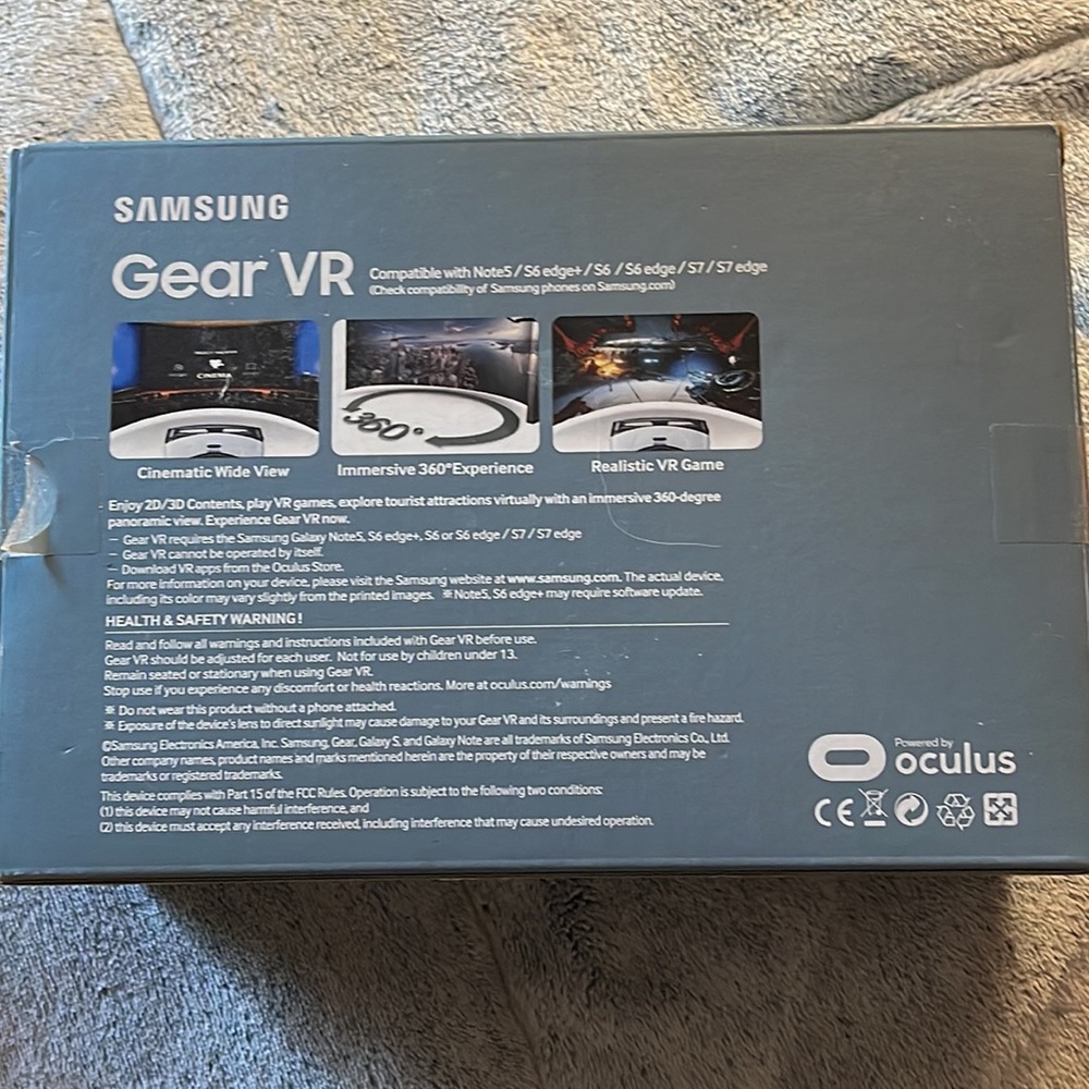 🥽NIB Samsung Gear VR - Picture 2 of 3